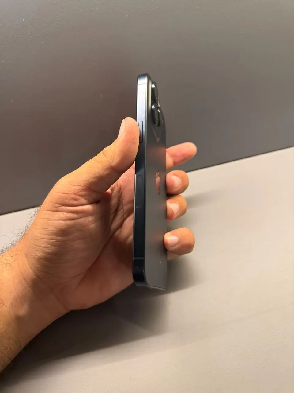 iPhone 15 Pro Max 1TB (1.024GB) Azul - impecável - Foto 2