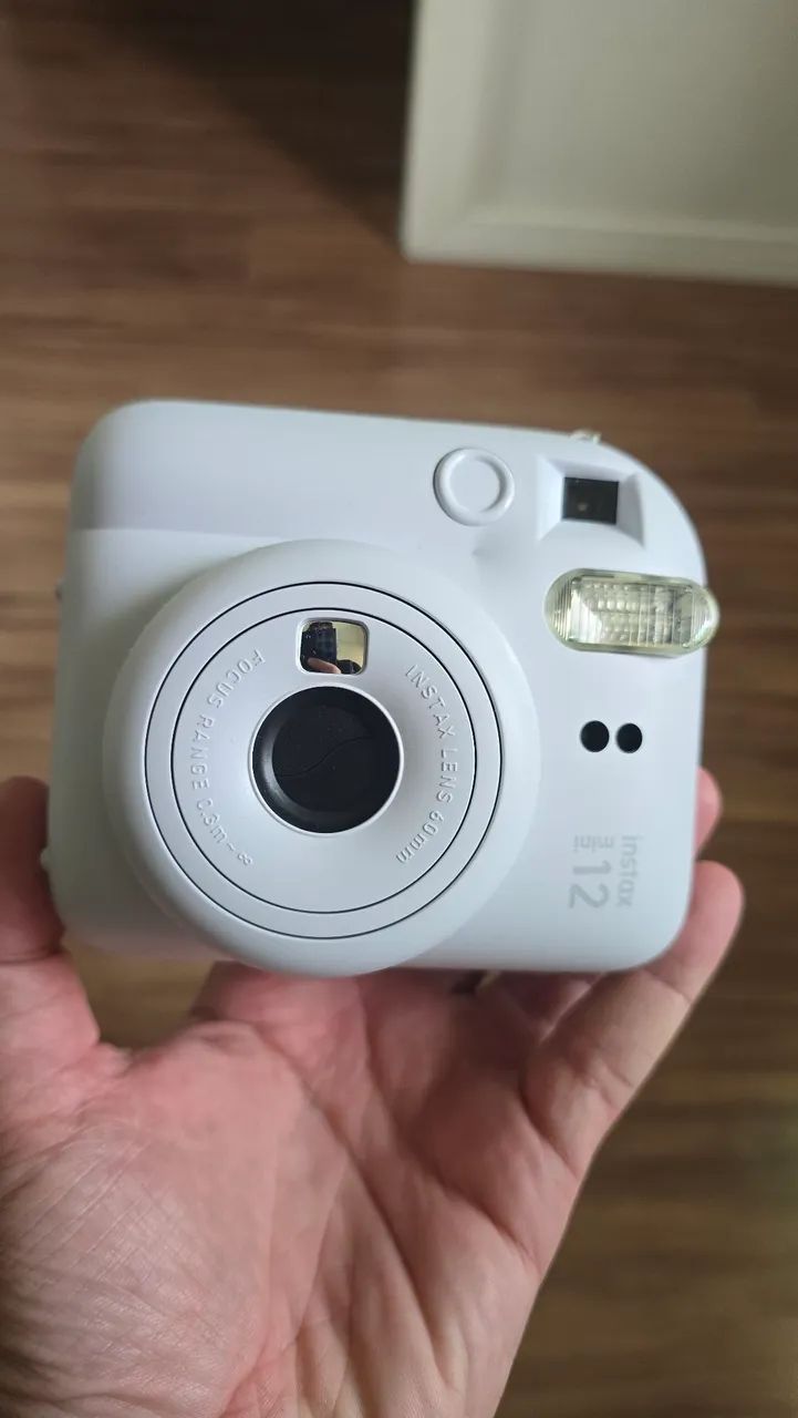 Câmera Polaroid Instax mini 12 (nunca usada)