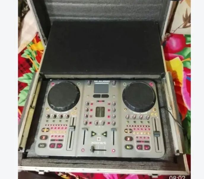 MESA CONTROLADORA PARA DJ