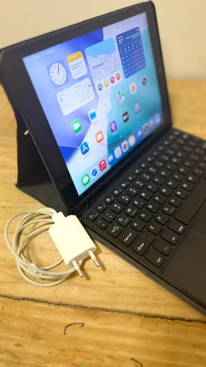 iPad 9ª Geração 64GB + Teclado com Touchpad e Capa