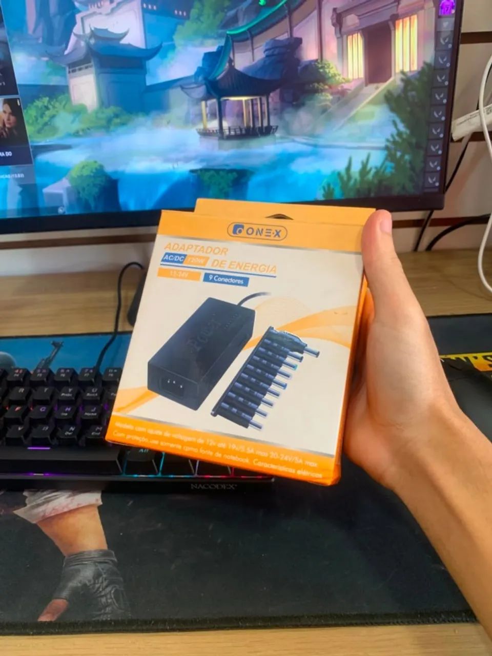 Fonte universal para notebook