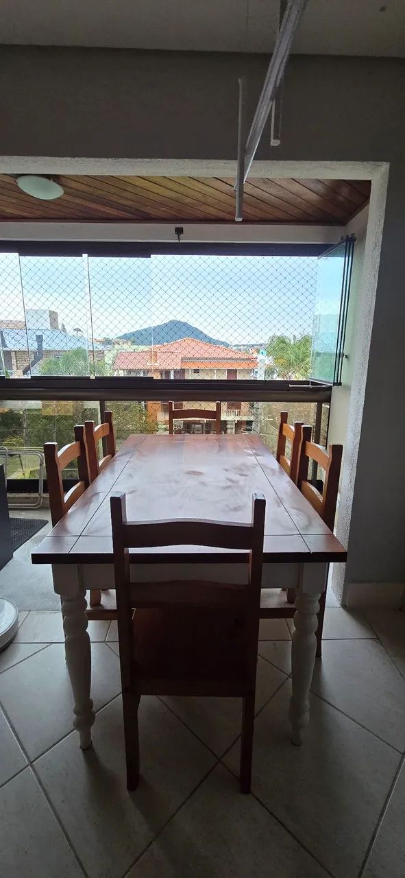 Mesa retangular com 6 cadeiras 