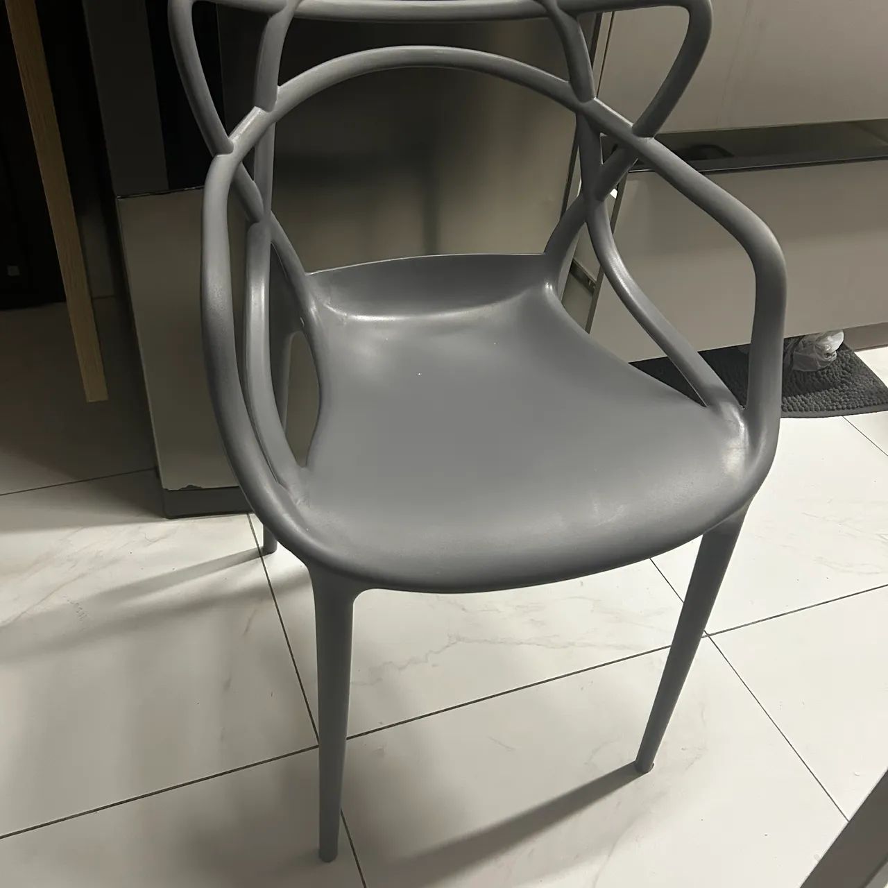 Três cadeiras cinzas - Foto 2