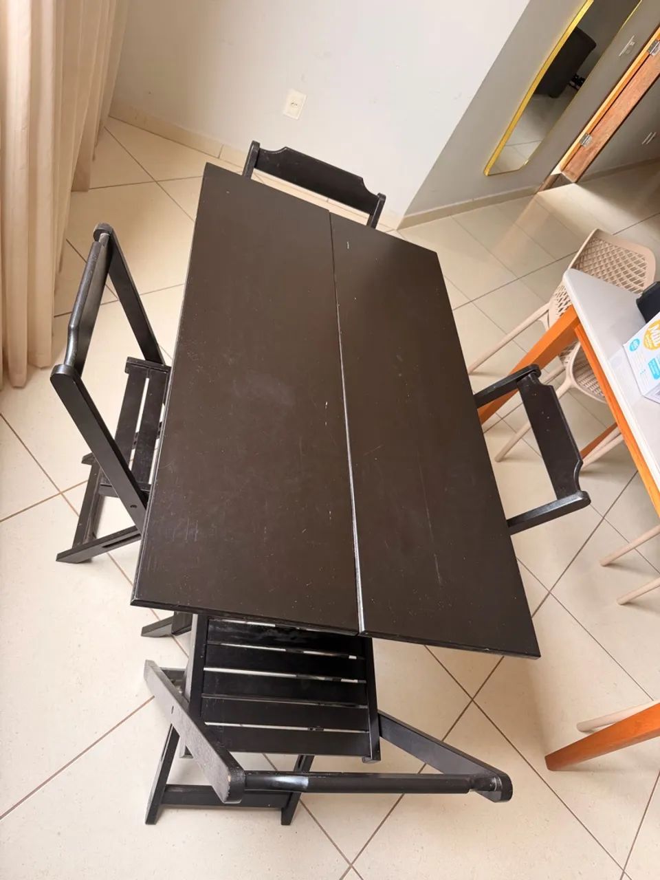 Mesa 4 cadeiras madeira