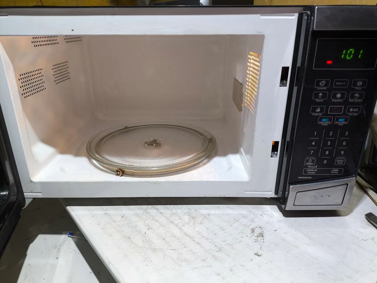 Microondas preto Philco 18 litros  - Foto 2