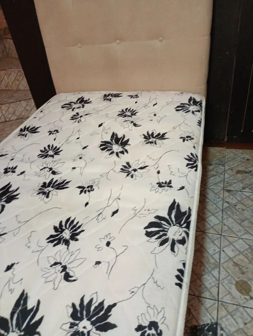 Cama conjugada Ortobom com cabeceira tapecada 