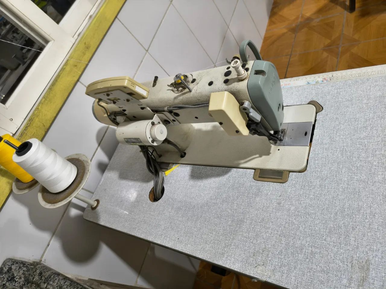 Vendo máquina de costura industrial reta - Foto 4