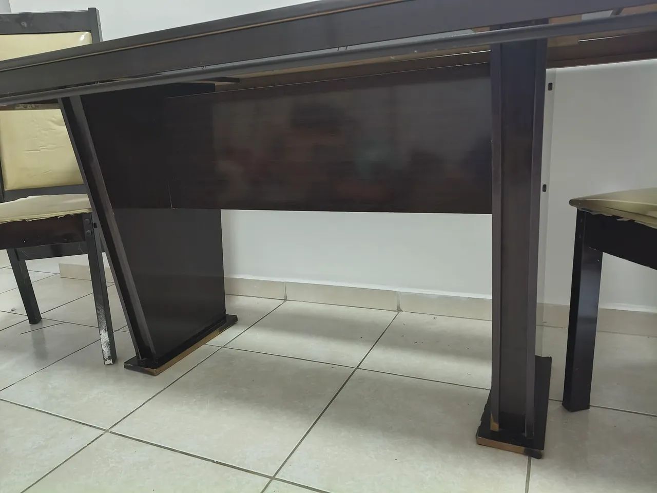 Mesa retangular com quatro cadeiras - Foto 2