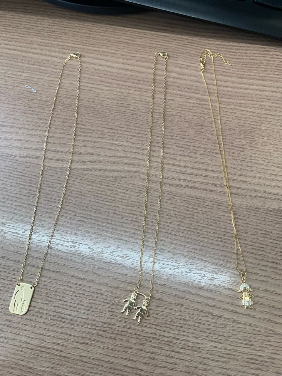 Corrente com temas de filhos folhada a ouro  - Foto 2
