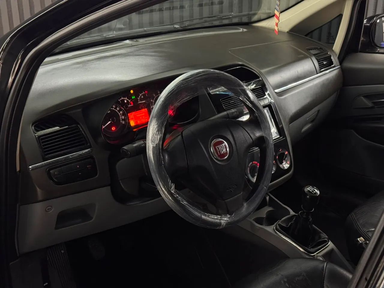 Fiat Linea Essence 1.8 Flex 16V 4P 2012 - Foto 5