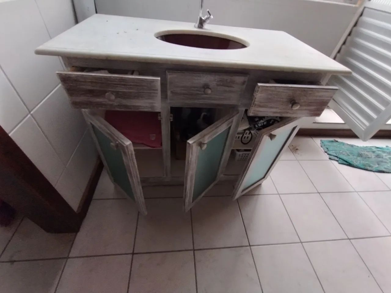 Vendo armário de banheiro 