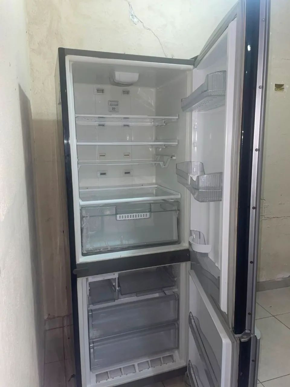 Geladeira Preta envelopada - Foto 3