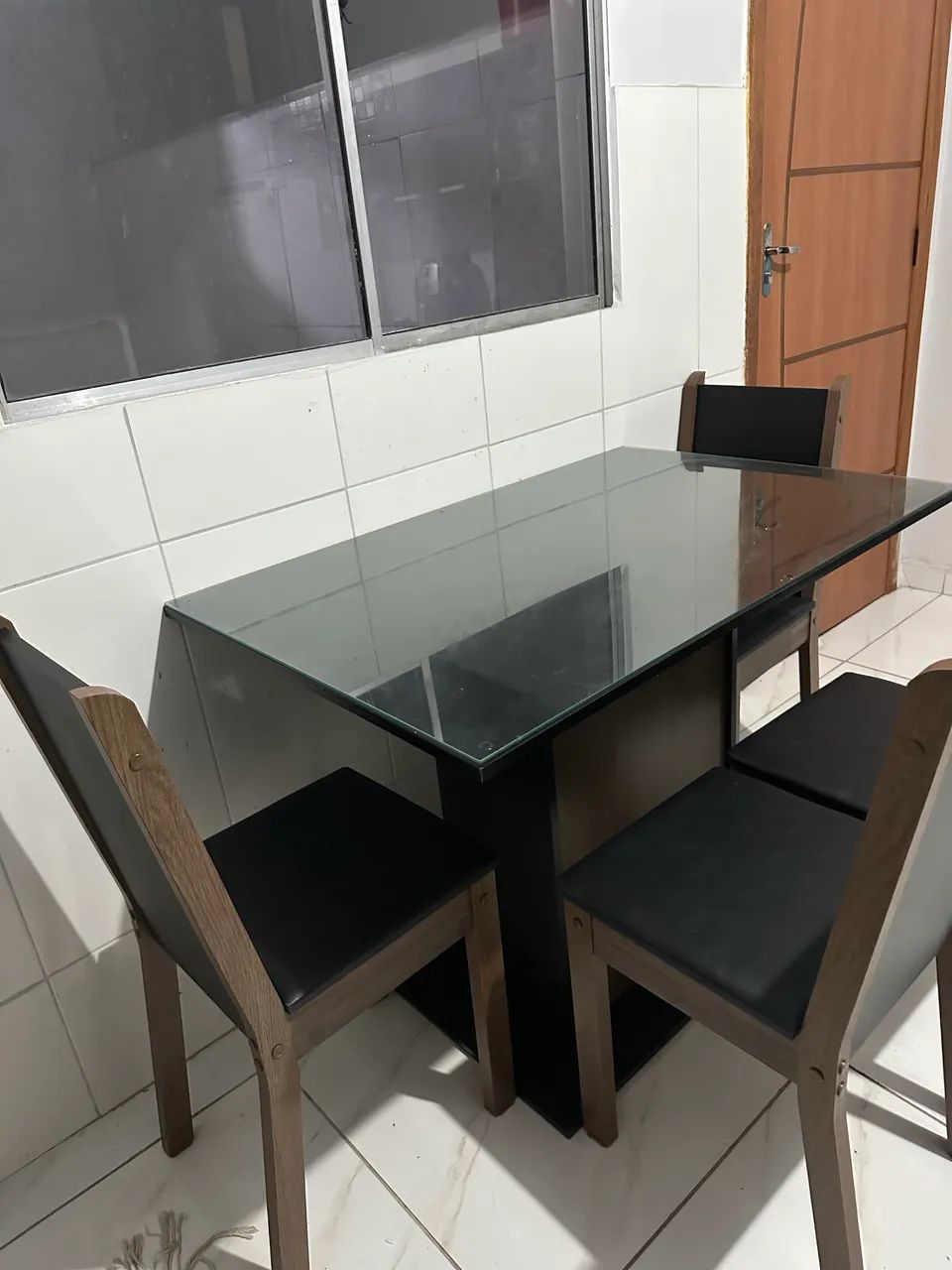 Mesa de jantar com cadeiras - 4 lugares - Foto 2