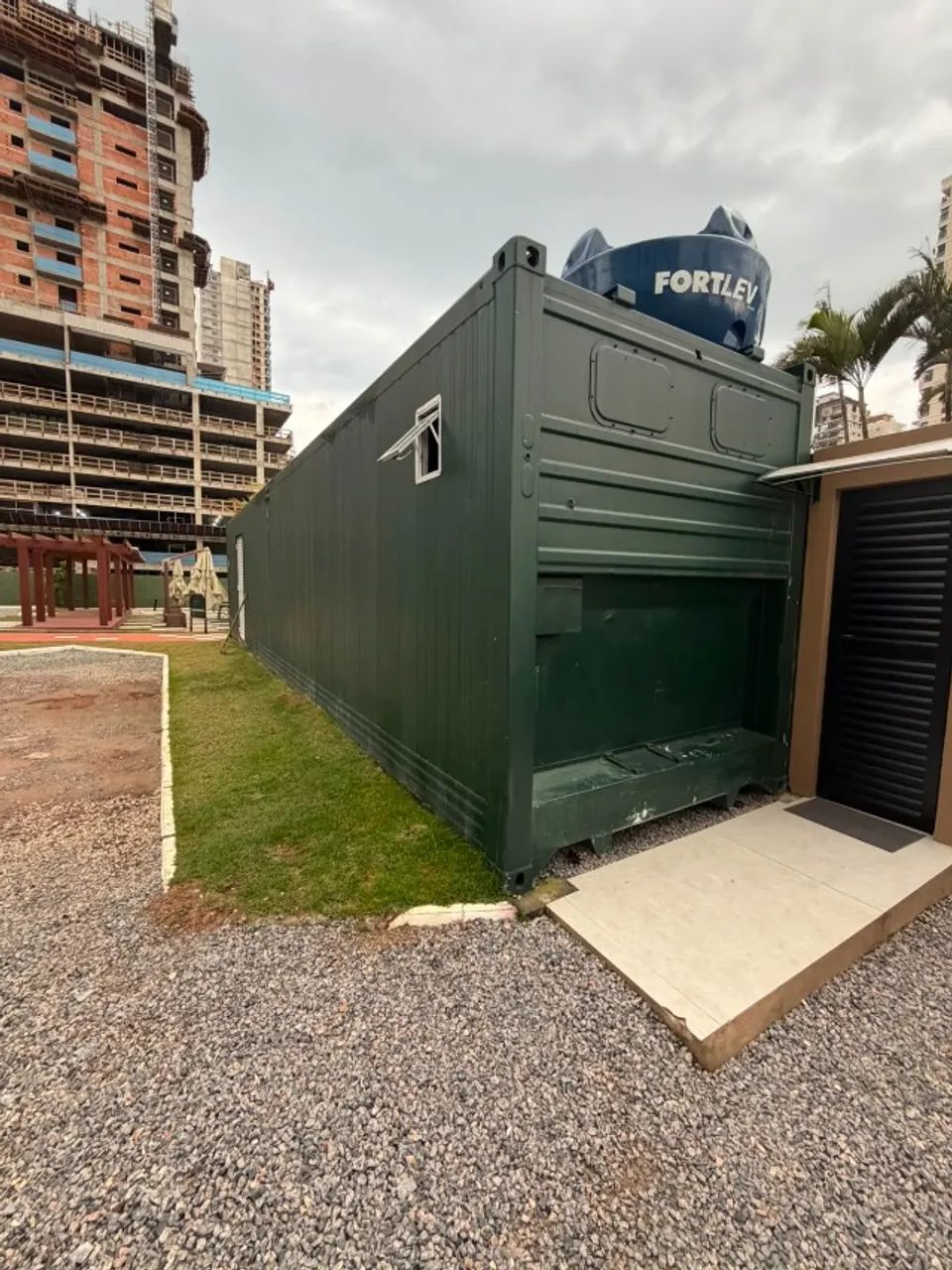 CONTAINER  REEFER 40 PÉS, COM PORTAS E BANHEIRO - Foto 2