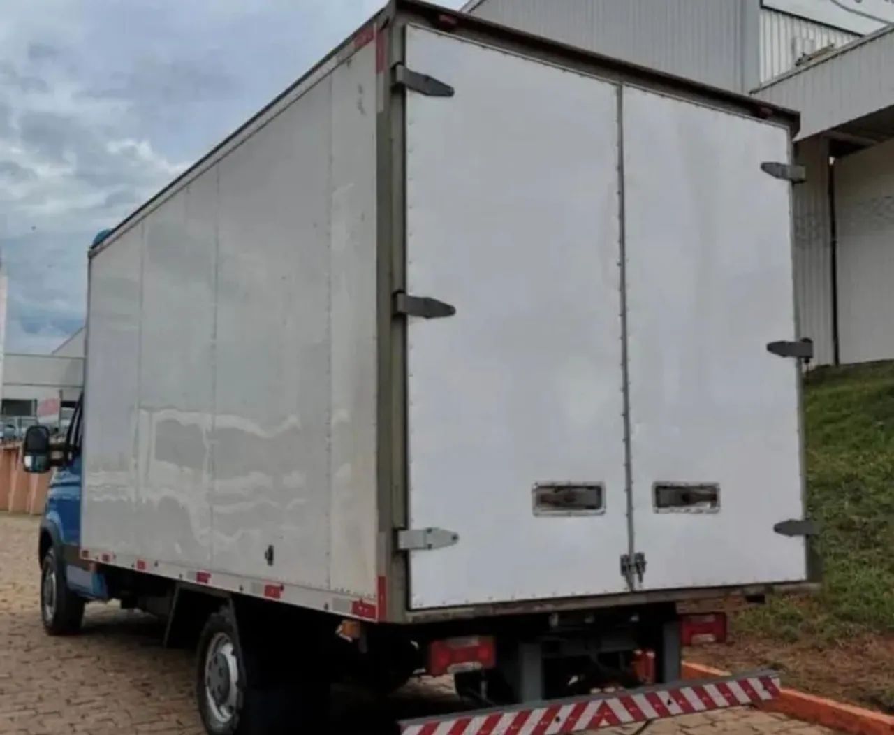 Iveco Daily 35s14 Baú 2017 - Foto 4