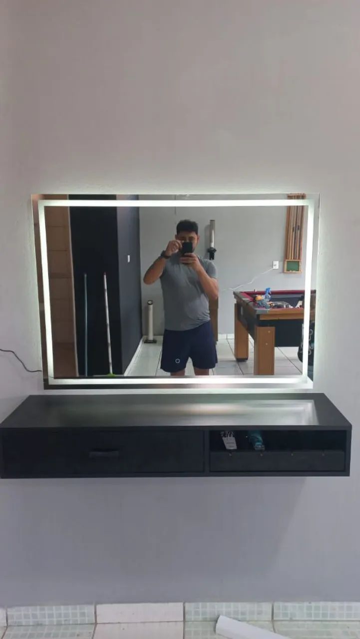 Vendo cadeira de barbeiro +bancada +espelho com led 