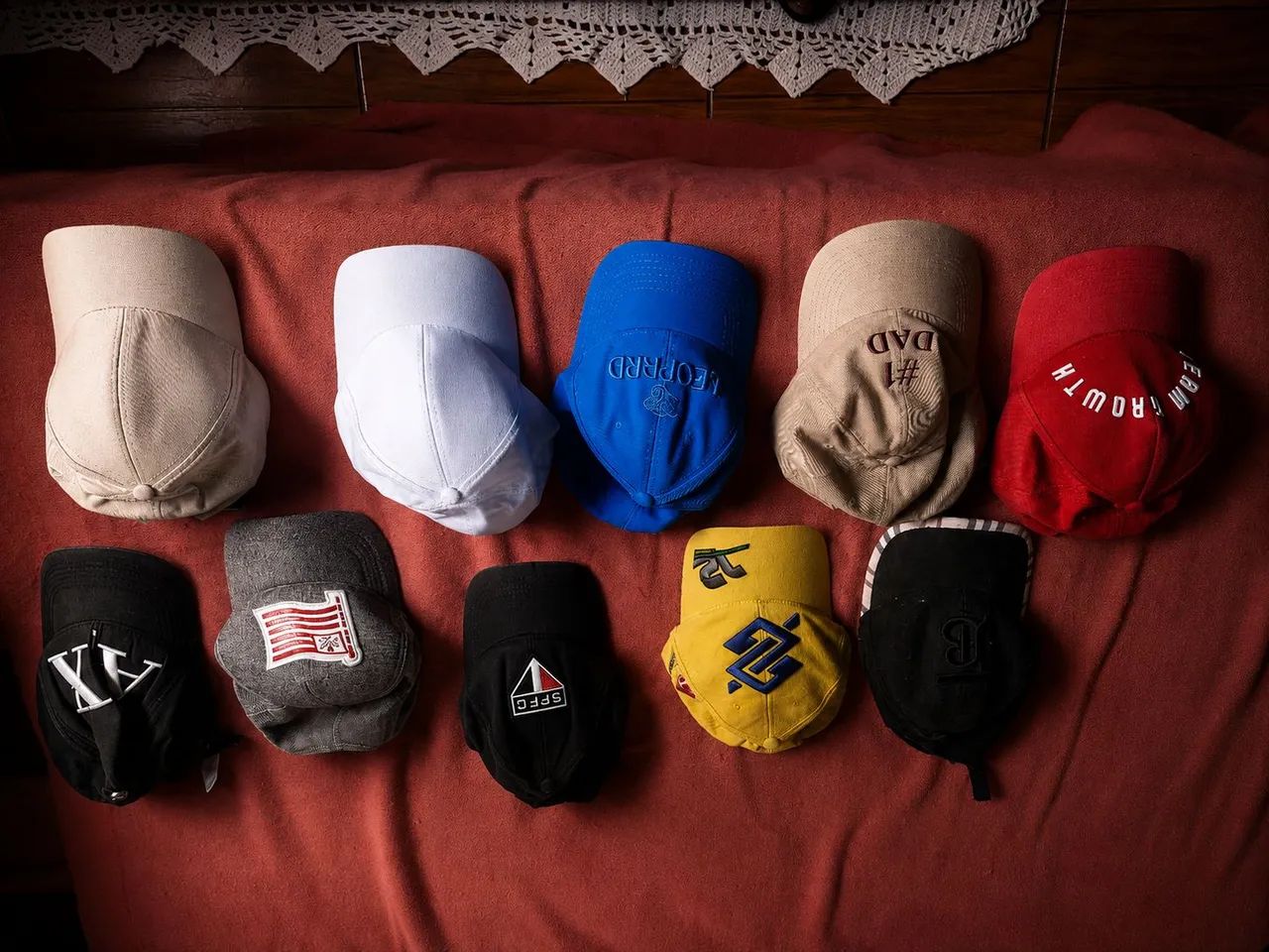 Vende-se bonés usados estou vendendo todos 