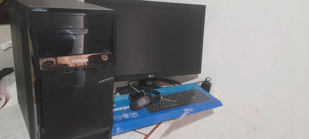 Computador semi novo. 600$