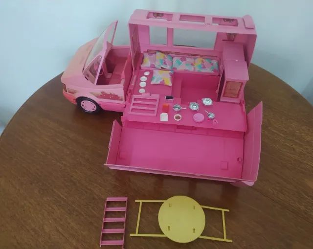 Trailer Da Barbie Dos Anos 90 - Foto 2