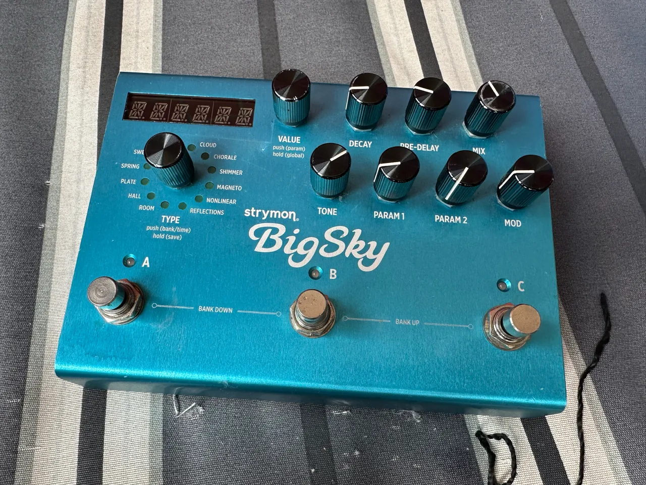 Pedal Multiefeitos Strymon Mobius - Instrumentos musicais