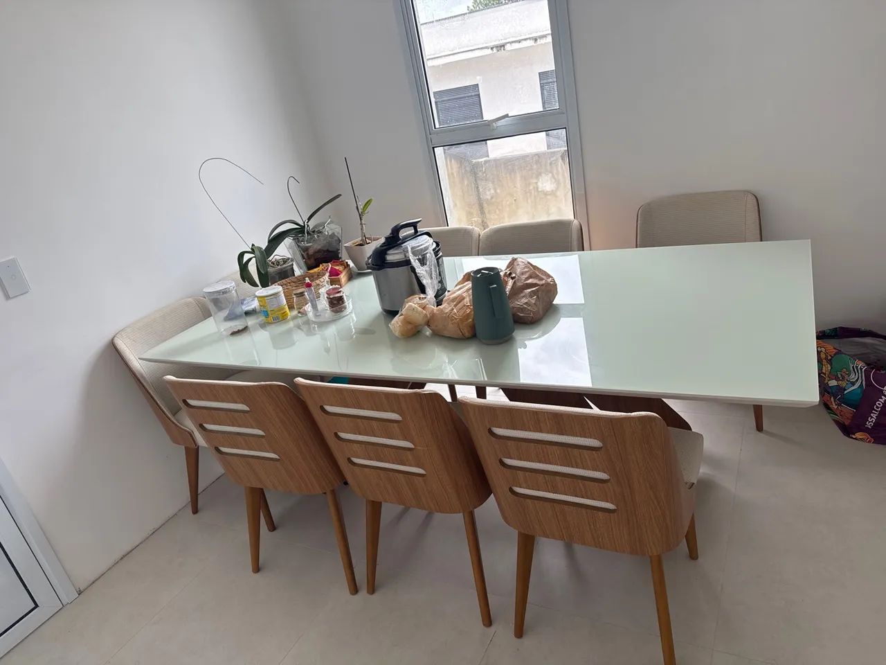 Mesa com 8 cadeiras