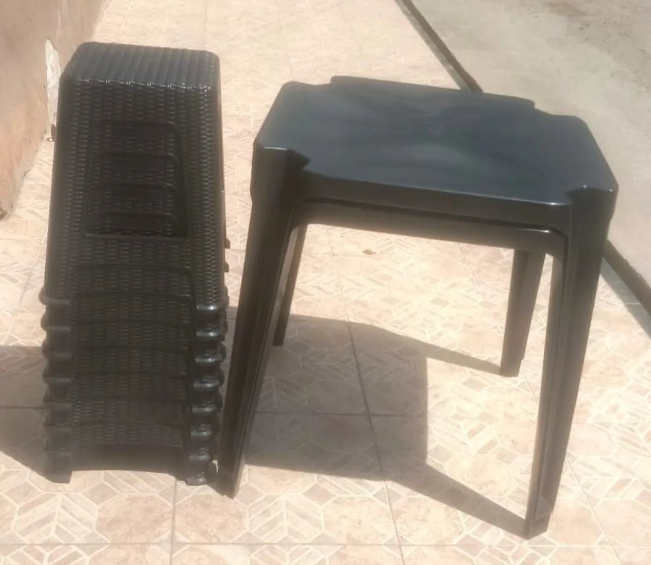 Conjunto de Mesa + Banqueta de Plastico - Foto 2