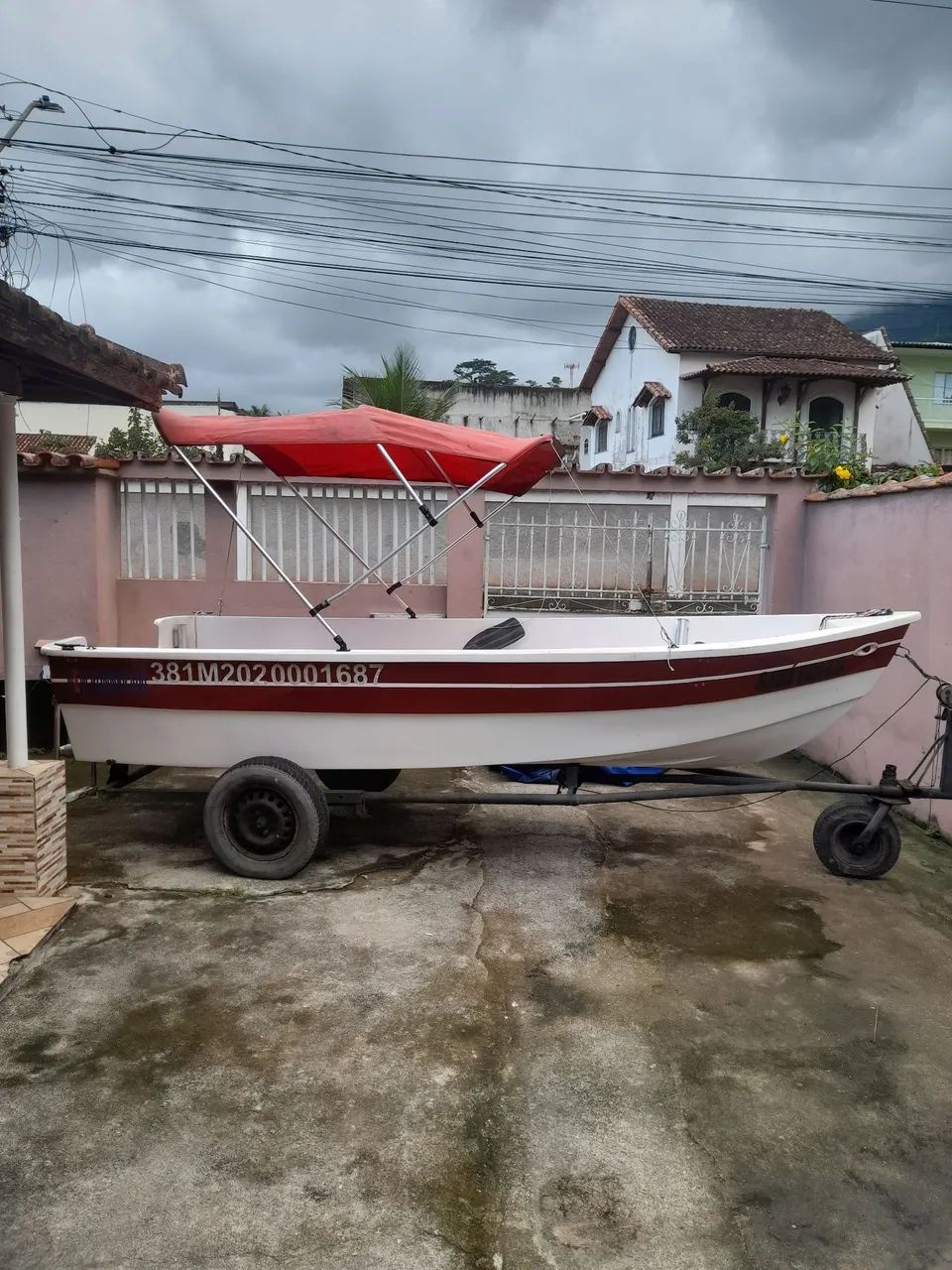 Vende-se barco com motor