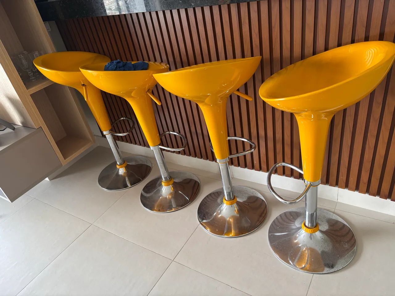 Banqueta amarela