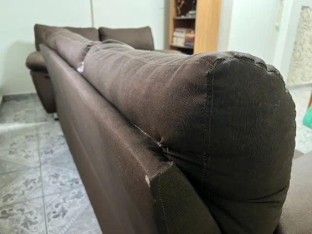 2 Sofás sendo, um com 3 lugares e outro com 2 lugares - Foto 3