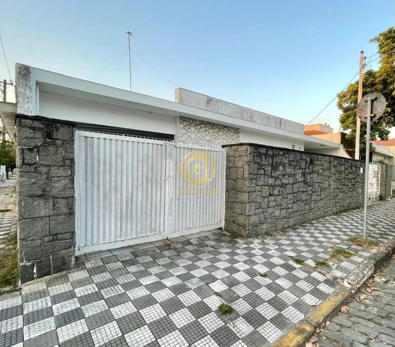 Imóvel em Zona Central de Jacareí, sendo comercial e residencial. - Foto 3