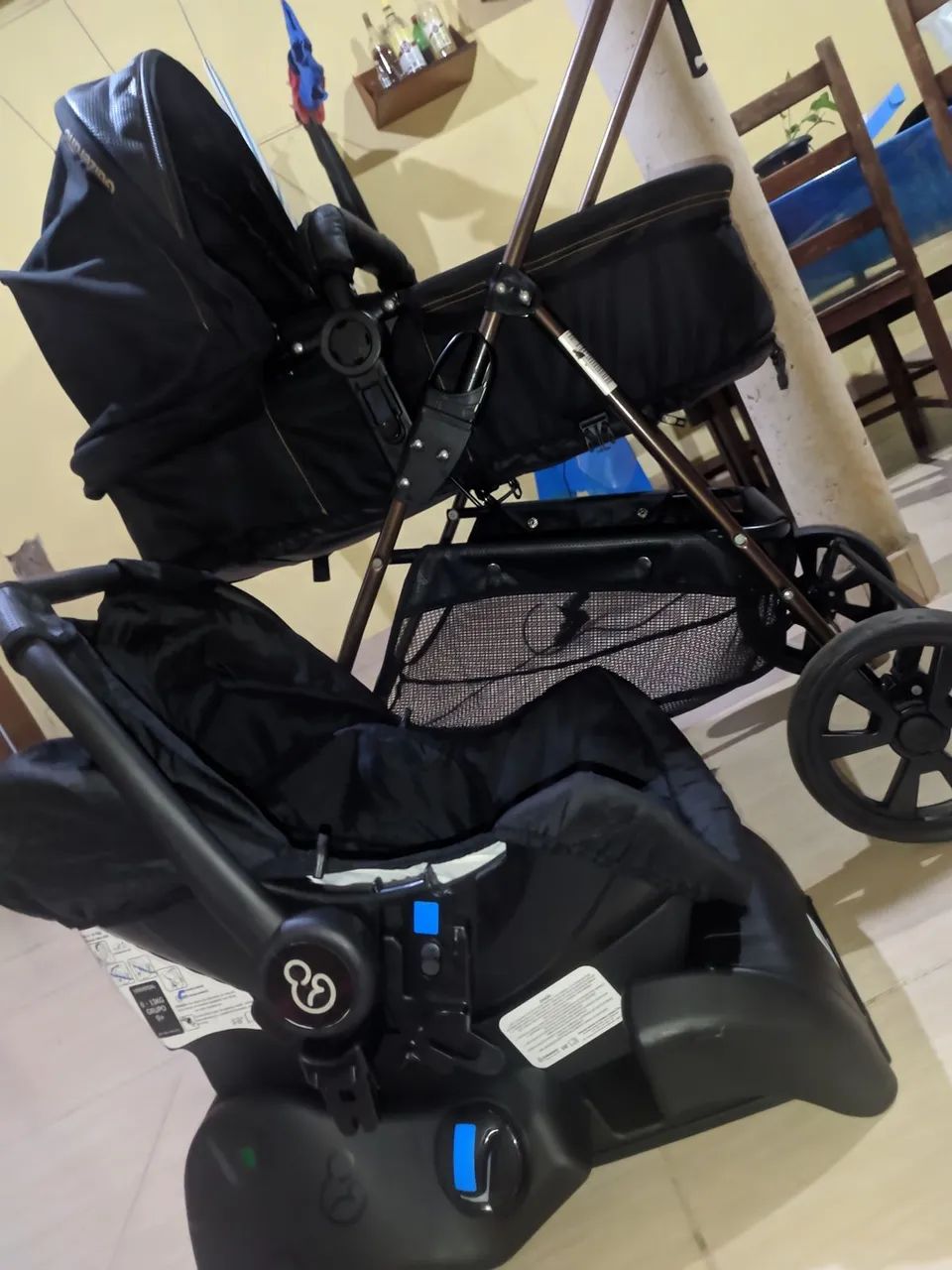 Carrinho galzerano e bebê conforto 