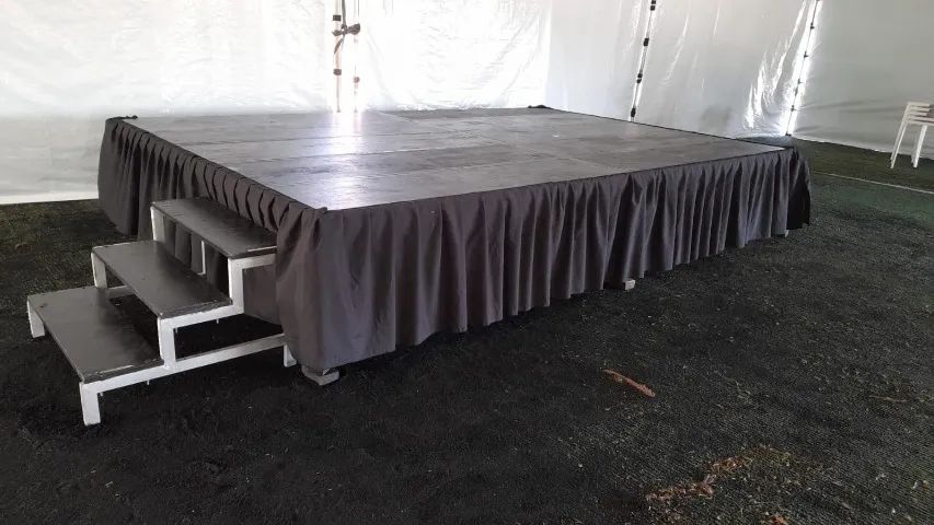 Palco Modulado Com Saia e Escada - Foto 4
