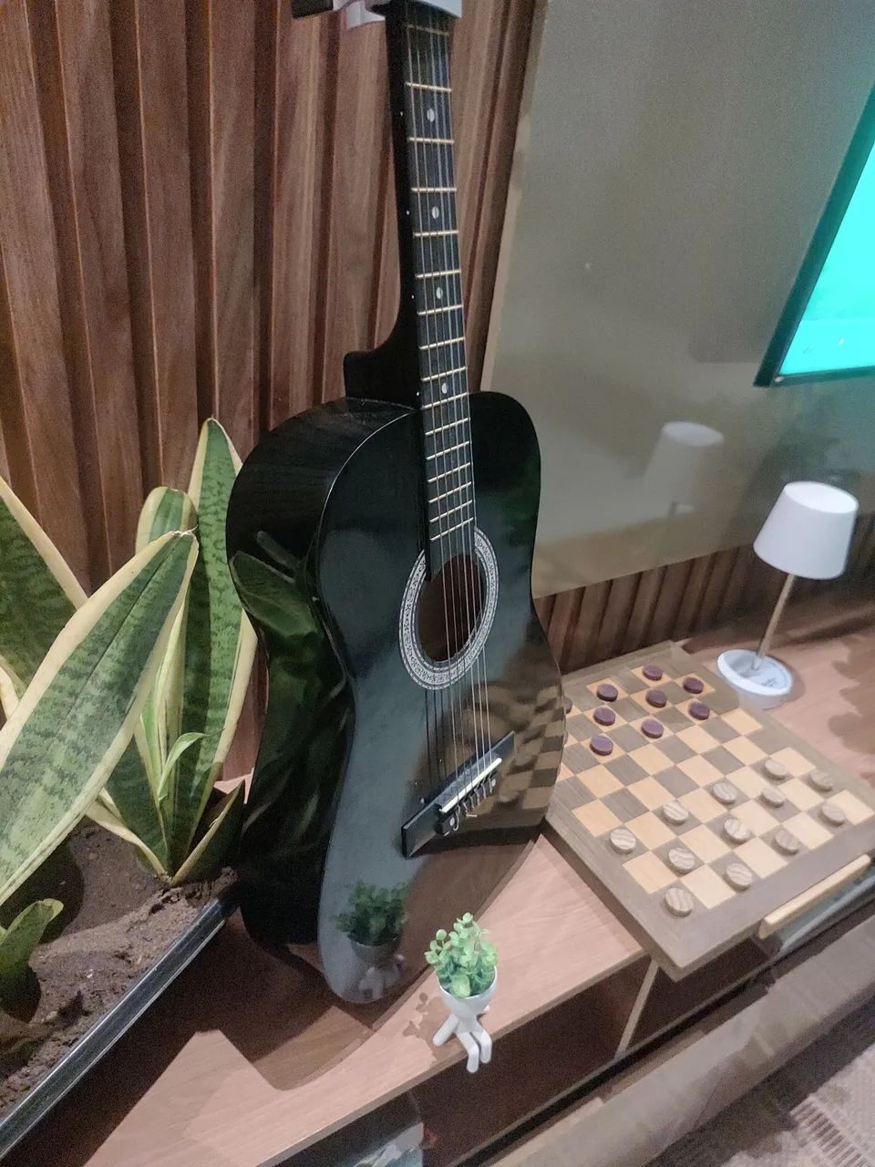 Violão bem conservado 