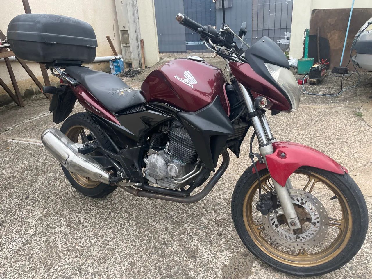 Cb 300