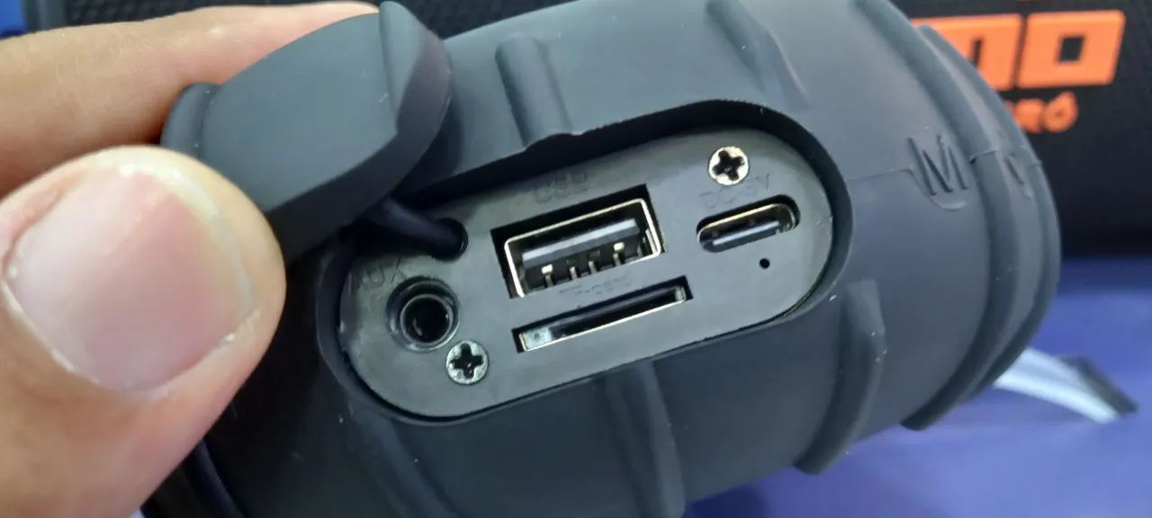 Caixa de som Bluetooth redonda com alça. Iluminação RGB  - Foto 2