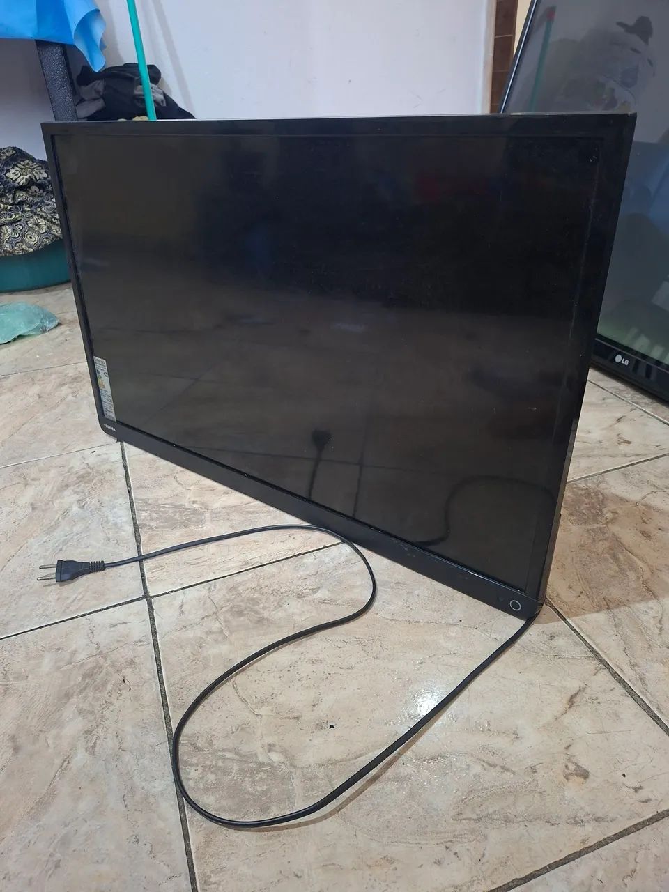 Toshiba LED de 32 polegadas, com tela de 81 cm.<br>TELEVISOR LED 32 POL. (81 cm)