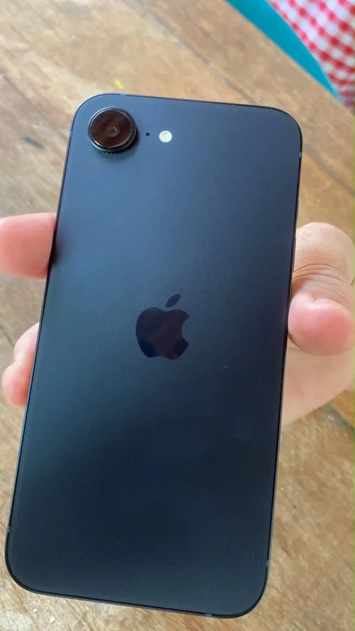iPhone 16E vinte dias de uso - Foto 3