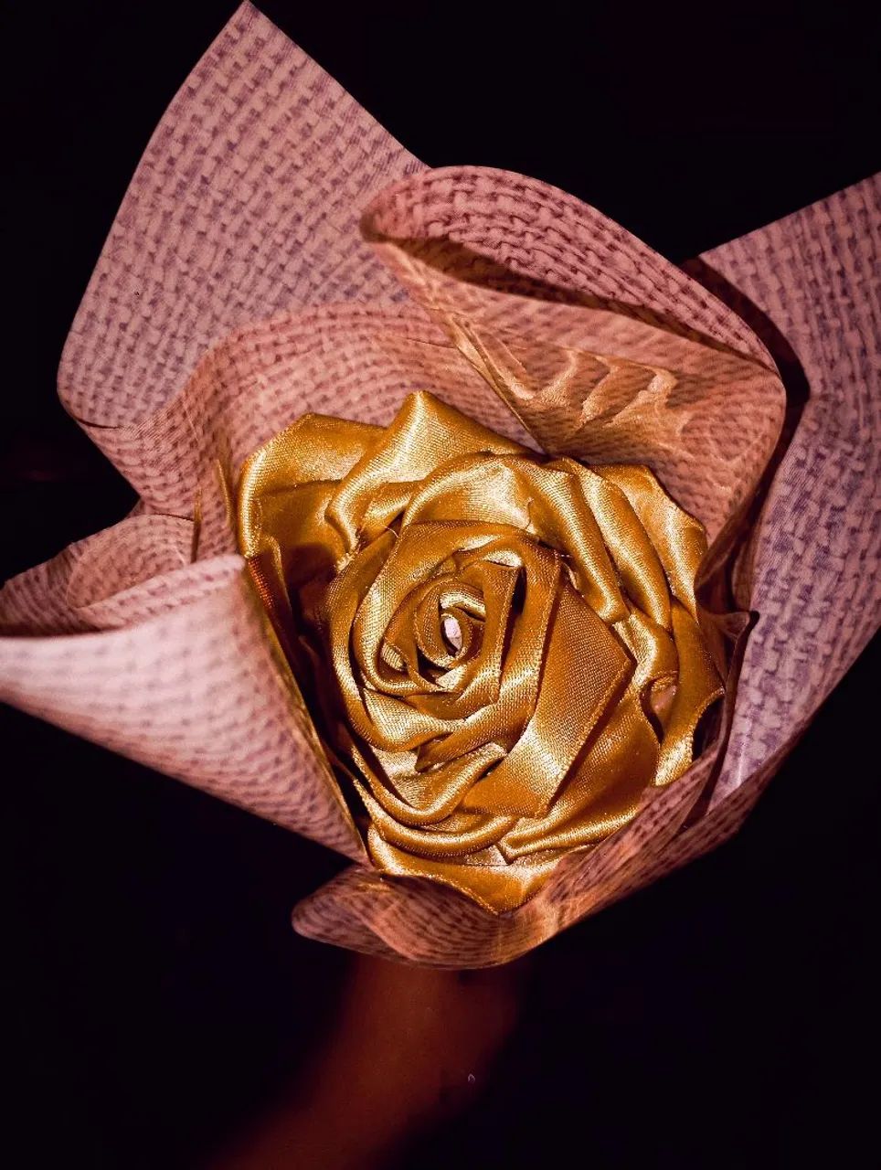 Uma unidade de rosa cetim - Foto 4