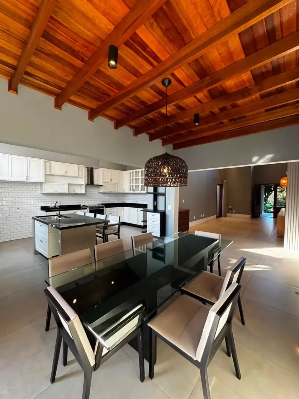 CASA TERREA COM 3 SUITES À VENDA, 430m2 - FLORAIS DOS LAGOS - Foto 4