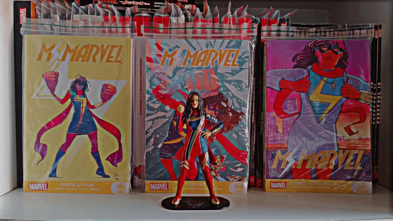 Coleção completa hq Ms. Marvel + Marvel legends 