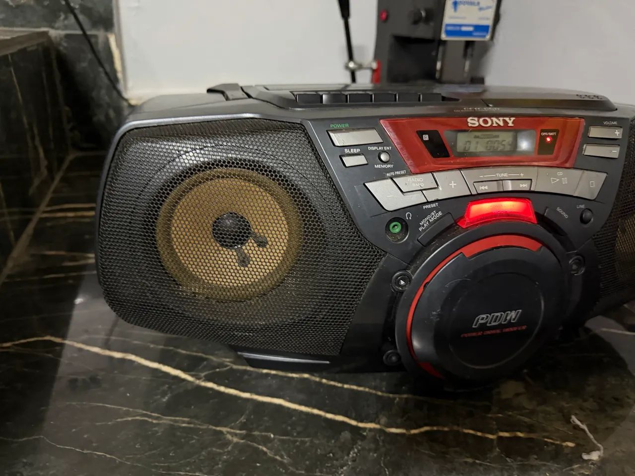Rádio Sony antigo lindo