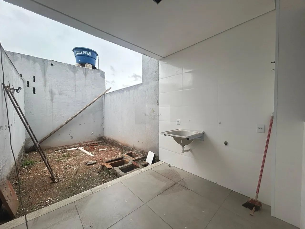 CASA DE ALTO PADRÃO COM 3 SUITES A 500METROS DO CENTRO - Foto 4