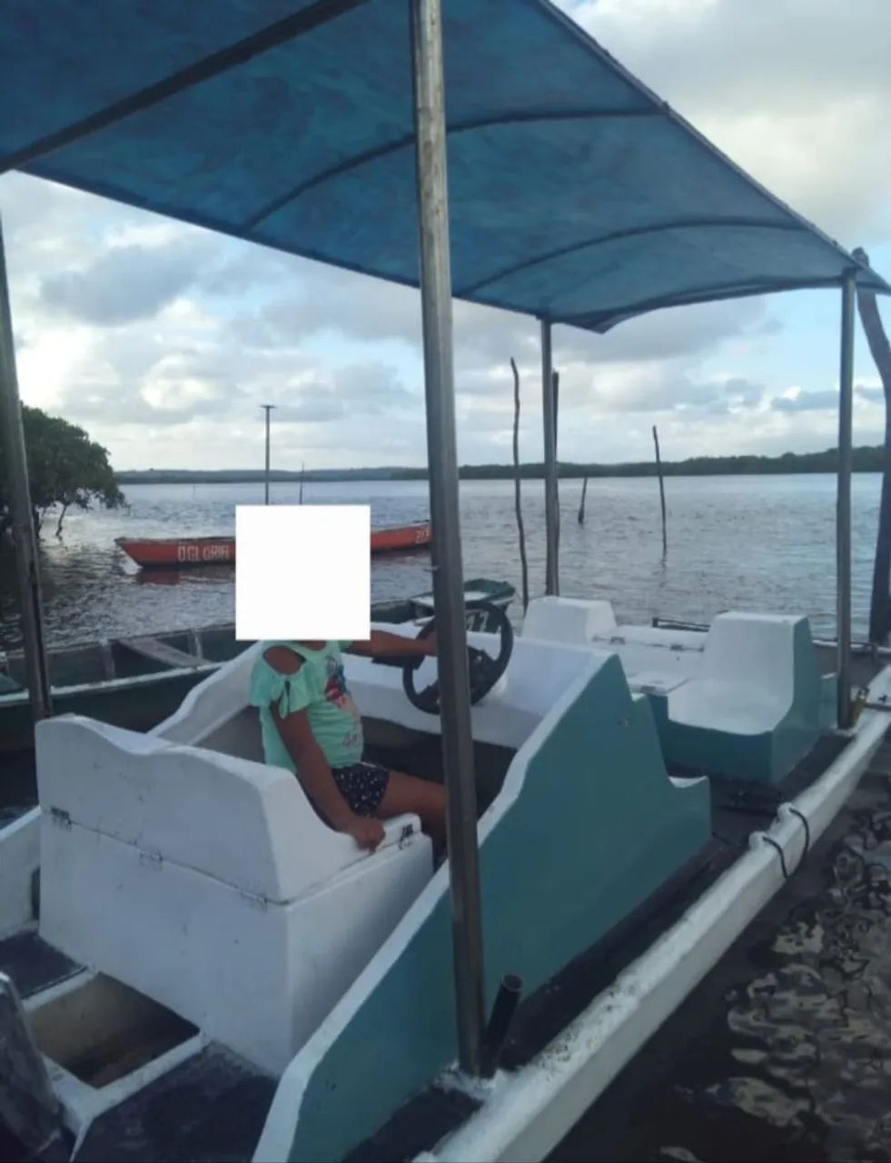 Barco catamarã 