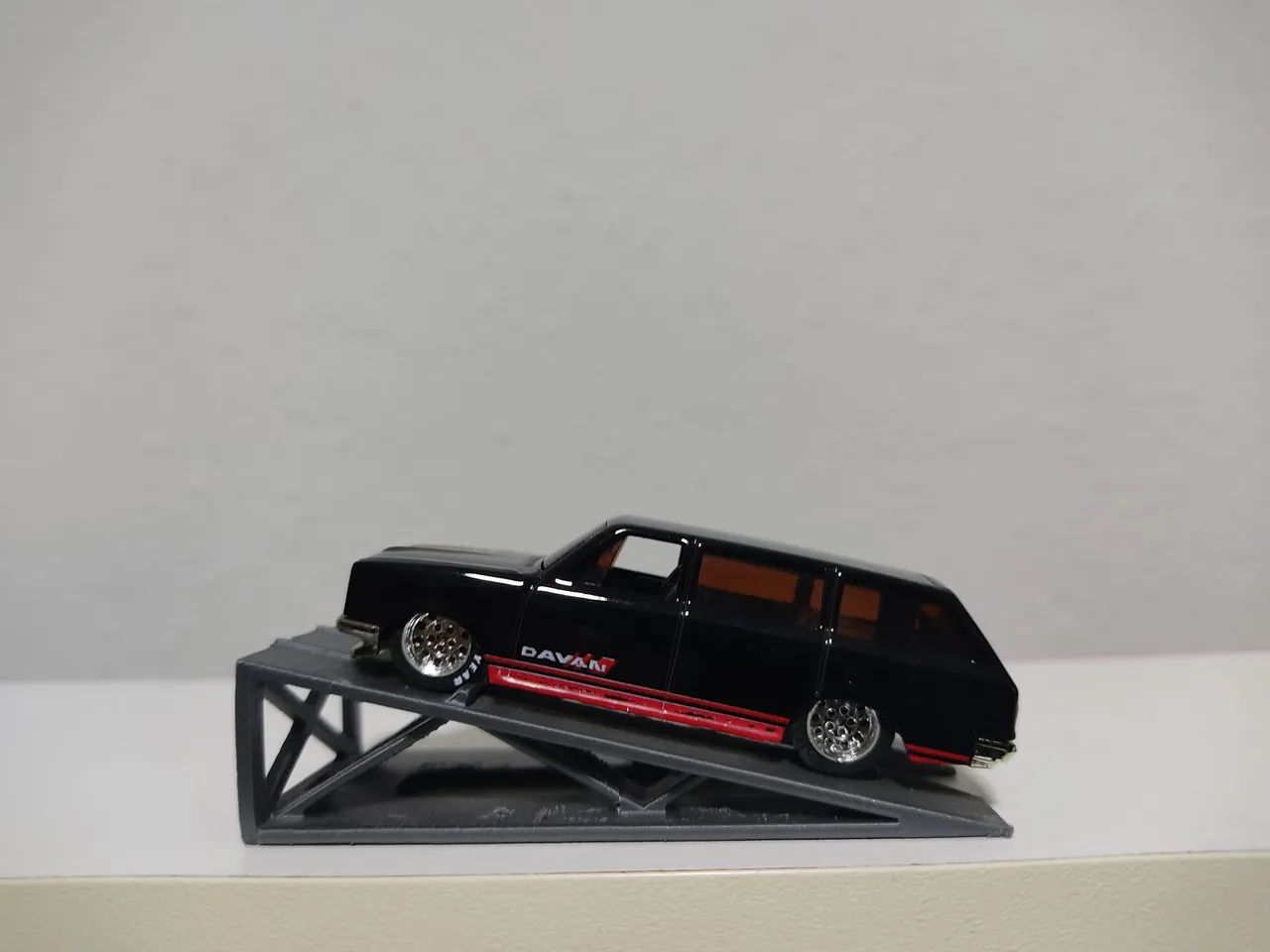 LOTE COM TRÊS MINIATURAS DE CARROS  - Foto 4