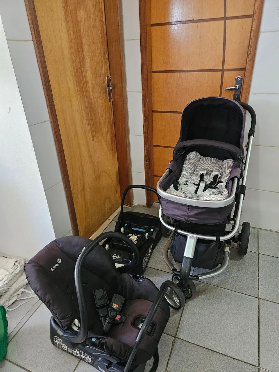 Carrinho de bebê safety 1st com acessórios - Foto 5