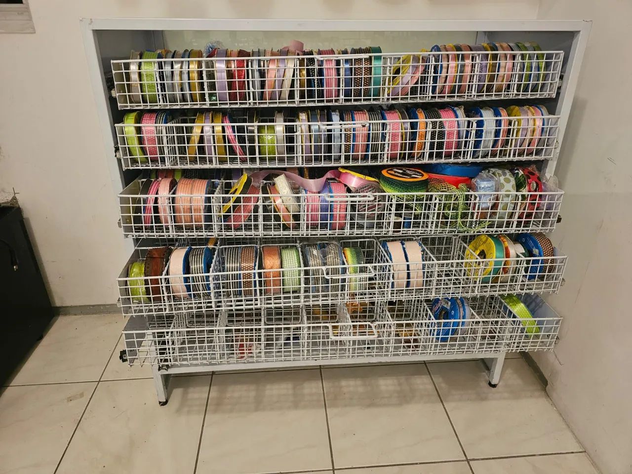 Pratileira para fitasd e laços  - Foto 2