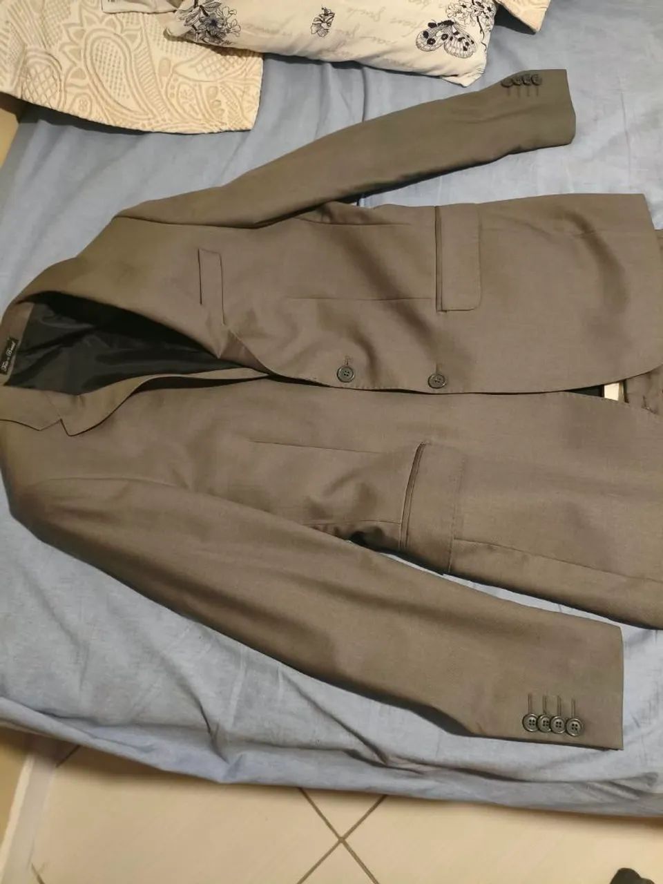 Vendo dois terno cinza e preto tamanho 46medio - Foto 3