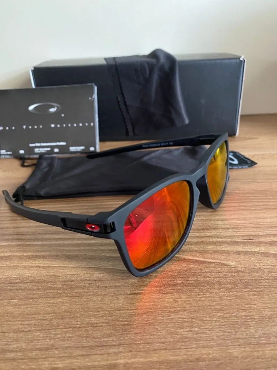 óculos de sol oakley latch squared ruby - Acessórios - Aldeia