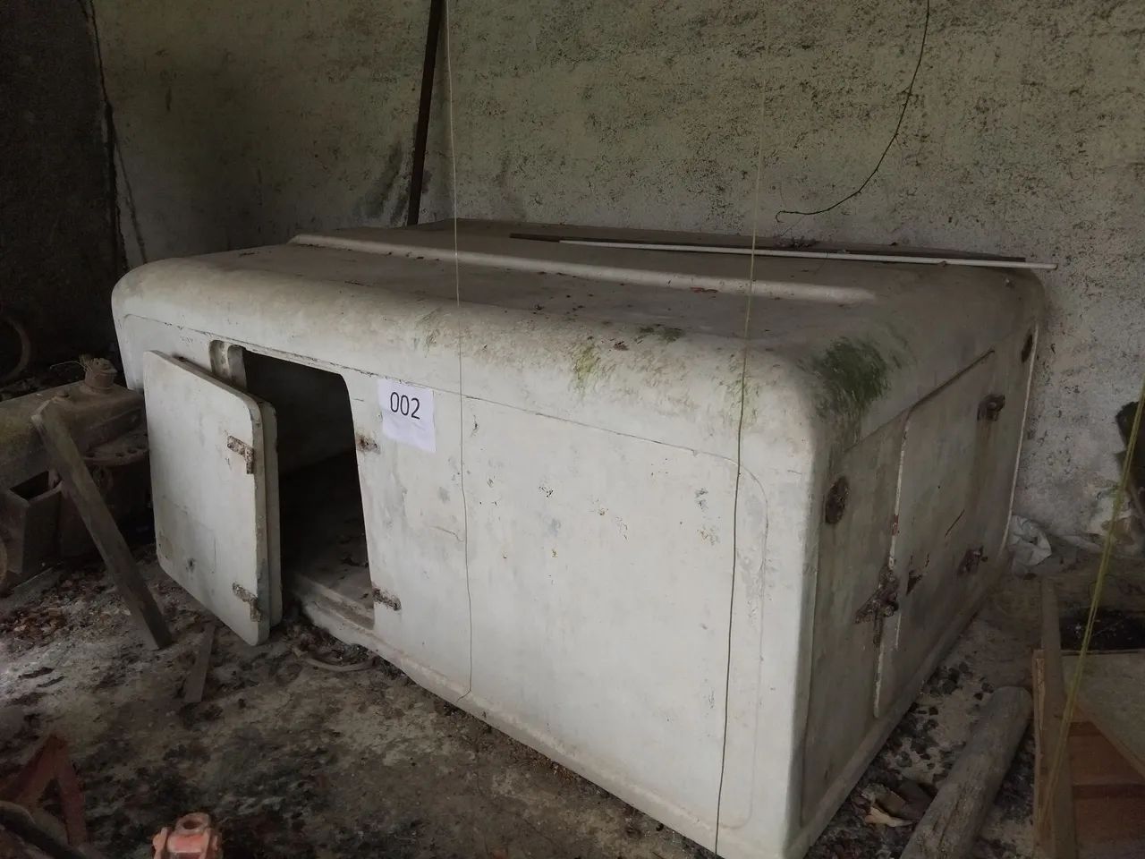 Baú isotermico de fibra de vidro com local para compressor para refrigeração  - Foto 4