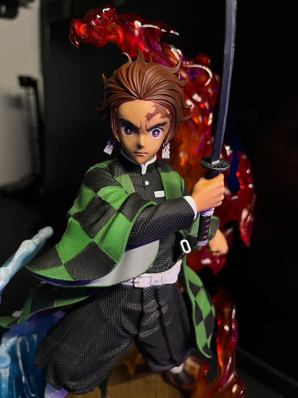     Tanjiro Kamado em Resina Pintado à Mão - Demon Slayer - Foto 2